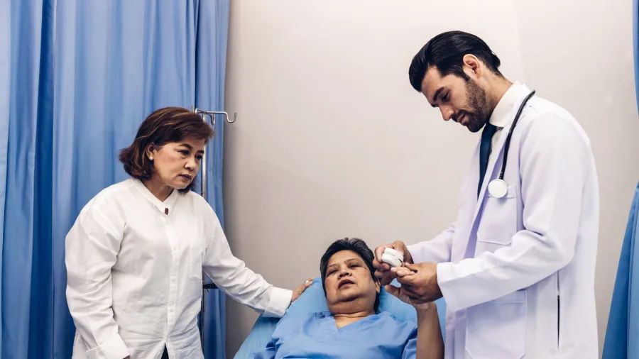 Cancer Day Care Centres to Be Set Up in 200 Districts This Year