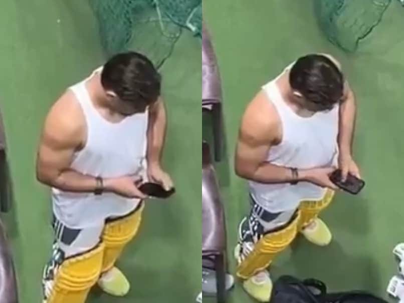 MS Dhoni's Rare Mobile Phone Moment for Fans During Preparations of IPL 2025