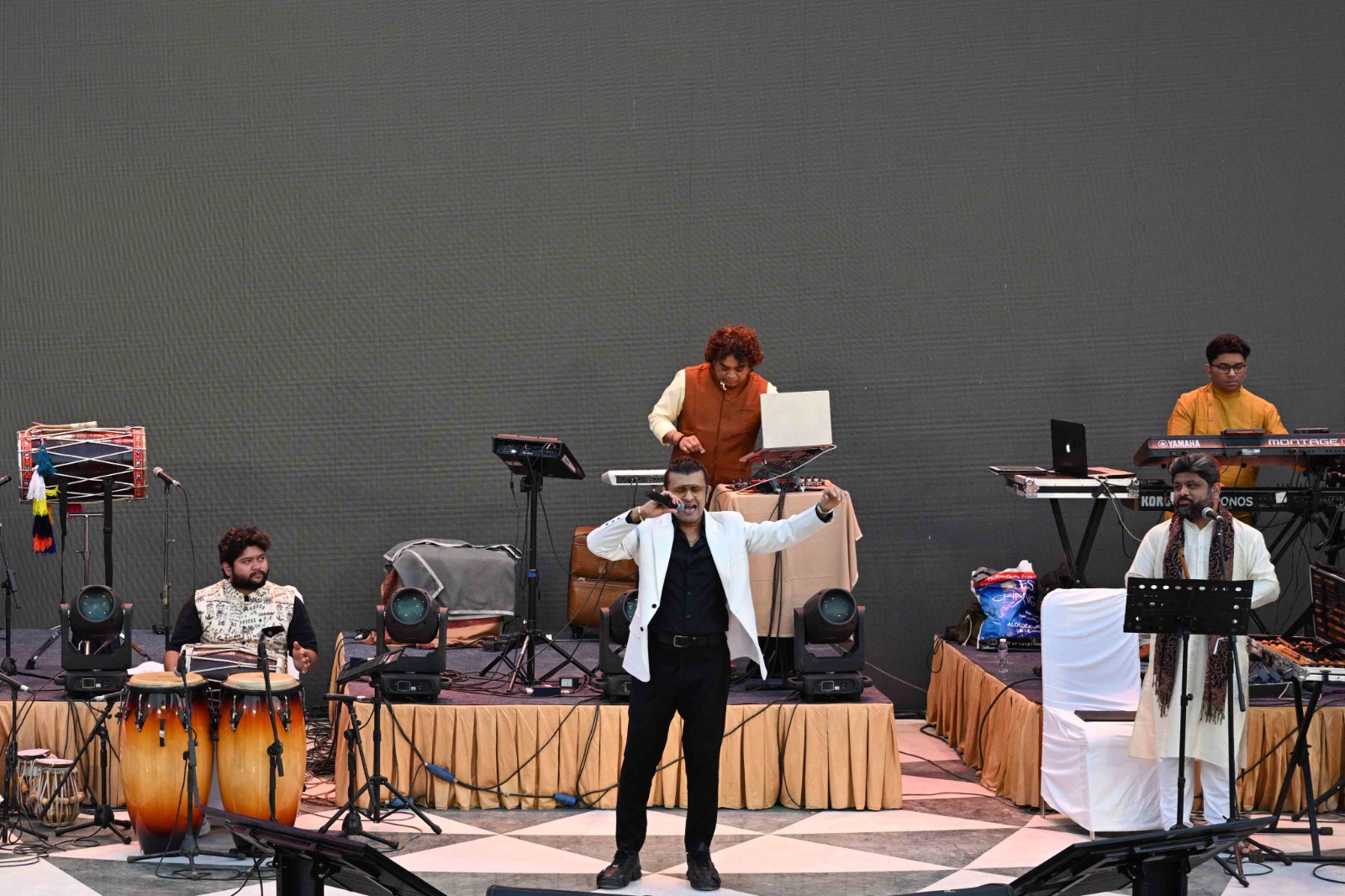 Sonu Nigam Delights Fans with Performance at Rashtrapati Bhavan, Meets President Murmu