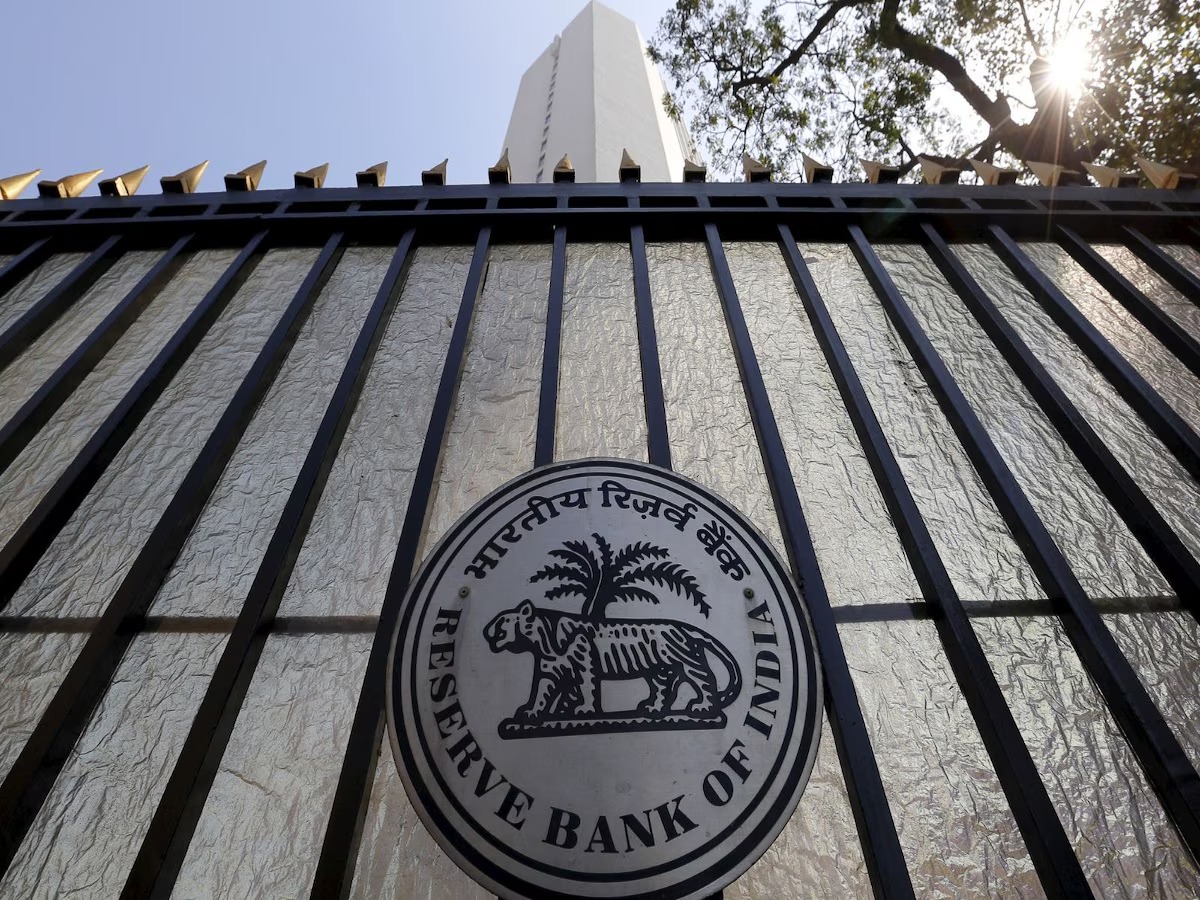 RBI Cuts Short FCNR(B) Swap Window Following Massive Inflows