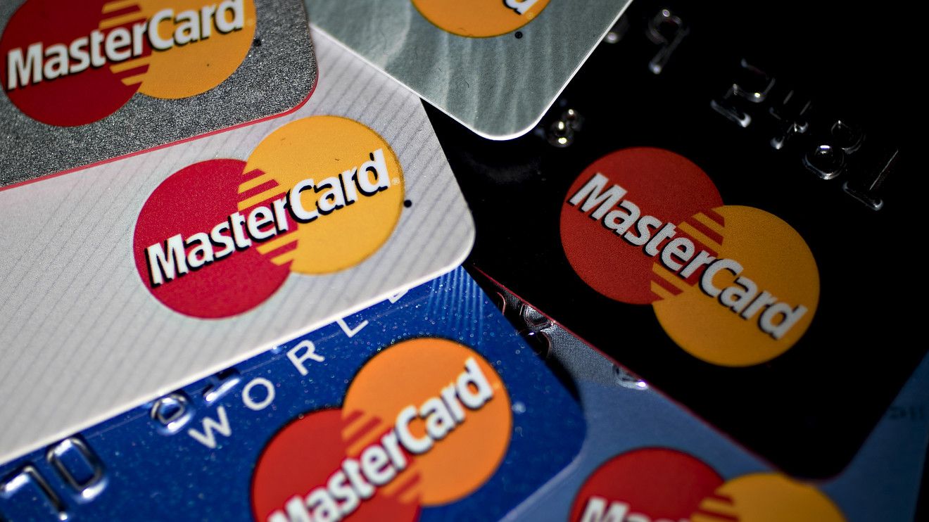 Mastering the Market: MasterCard Outpaces Discover in Earnings Growth