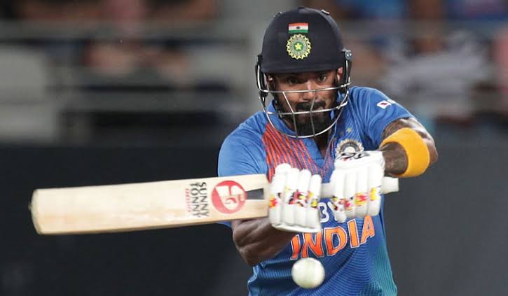 India in Tight Chase Against Australia, Kohli Holds the Fort