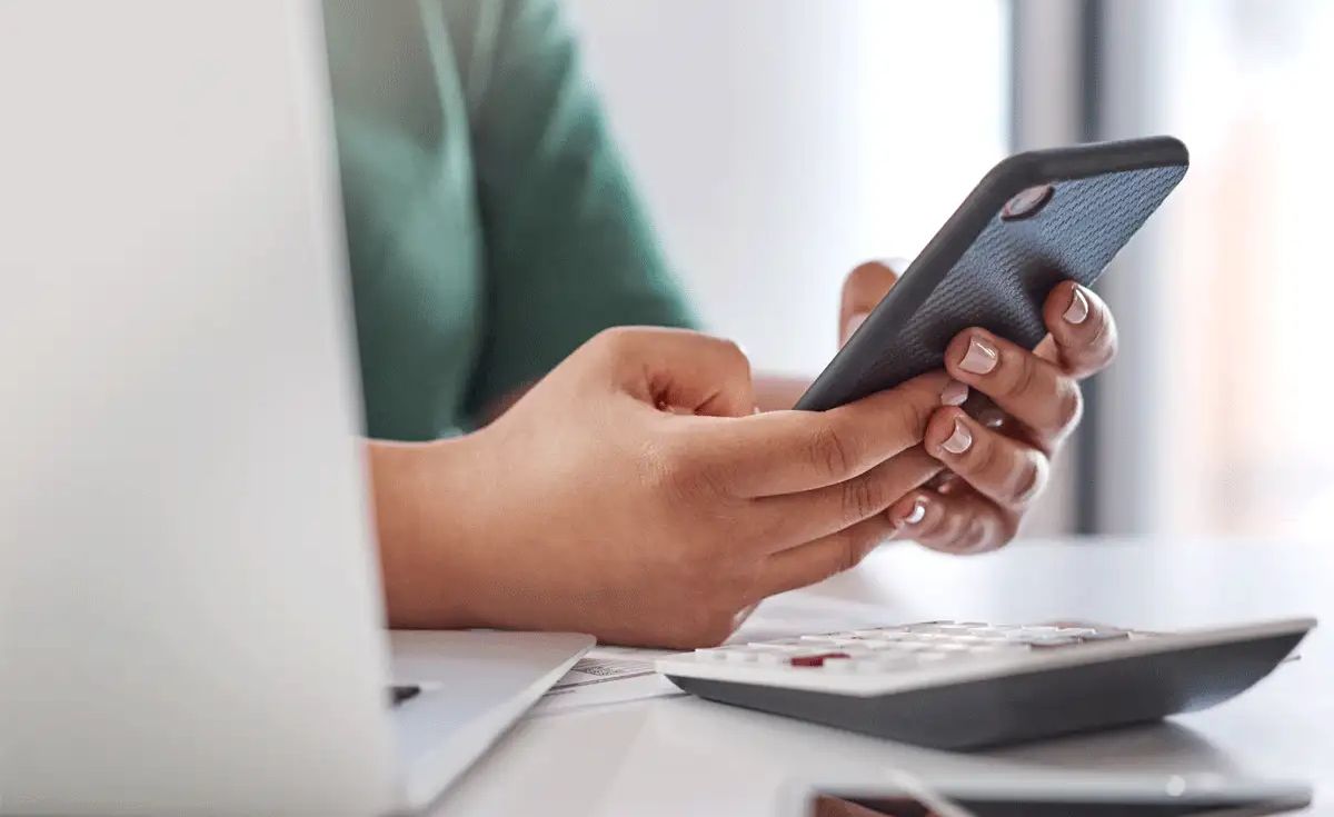 Indians Are ‘Phoning It In’ – 5 Hours of Video, Gaming, & Social Media a Day!
