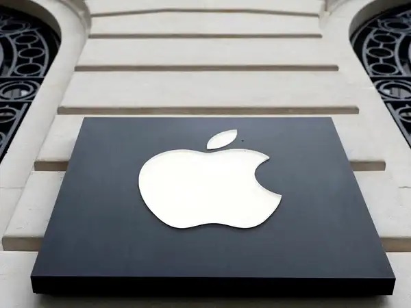 Apple In Turmoil: Senior Executives Exit As Hardware Chief Weighs Resignation