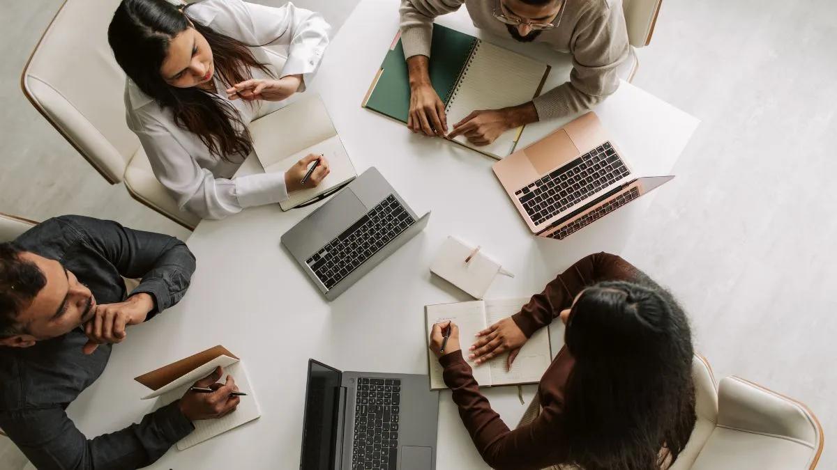 Maharashtra Considers Extending Daily Working Hours for Private Sector Employees from 9 to 10 Hours