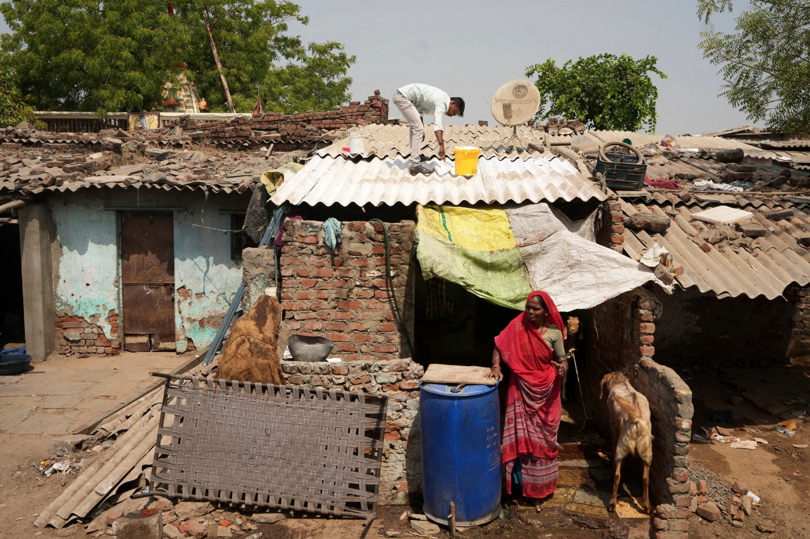Smartwatches & Sunblock: Ahmedabad’s Tech Tackles the Scorching Streets