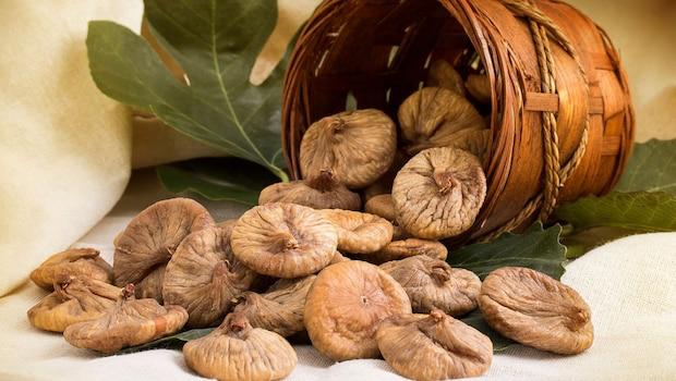 Almonds vs Anjeer: The Ultimate Power Snack Face-Off for Digestion, Skin & Weight Loss