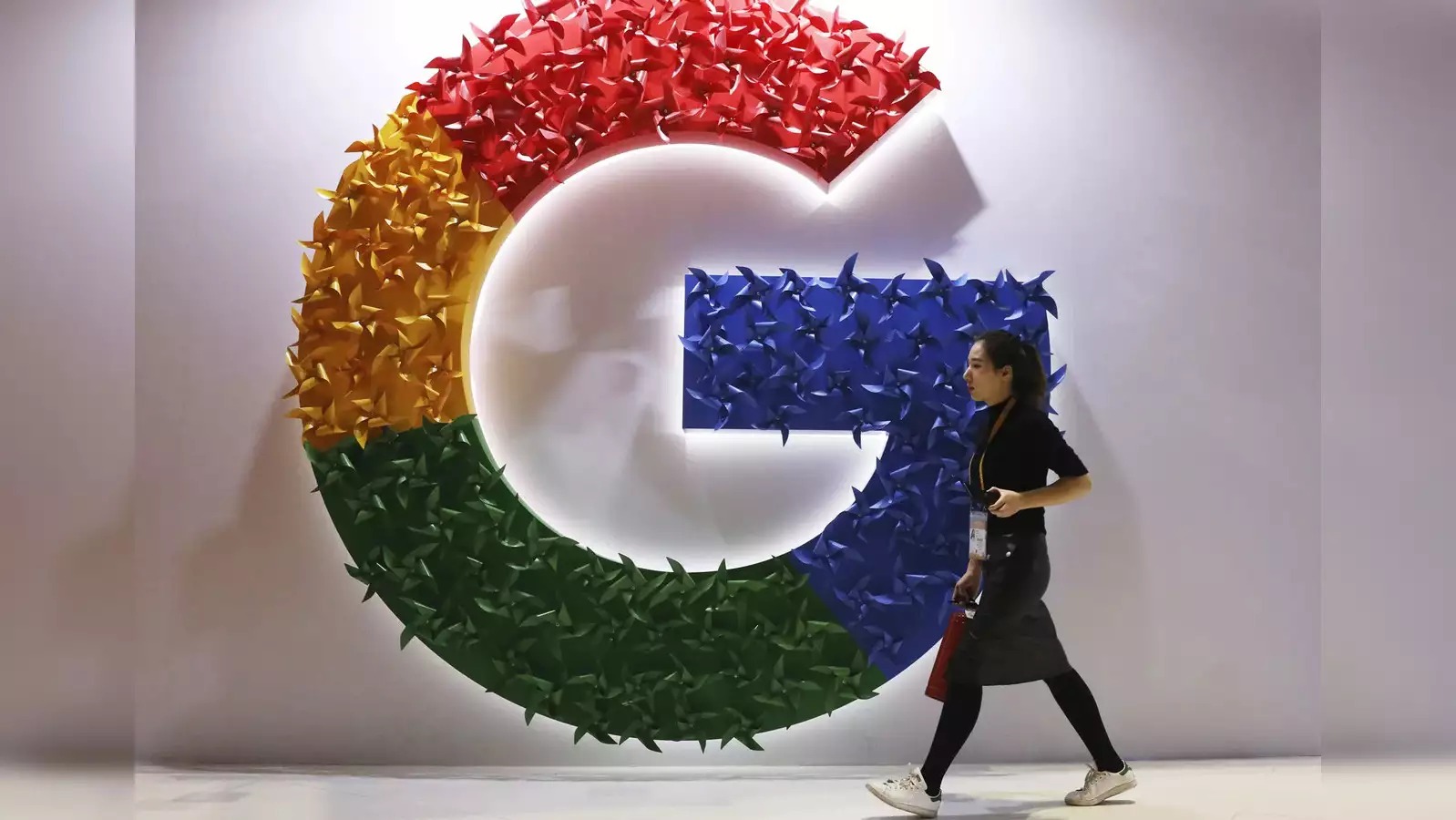 Google Faces Trial Amid Privacy Concerns and Antitrust Allegations