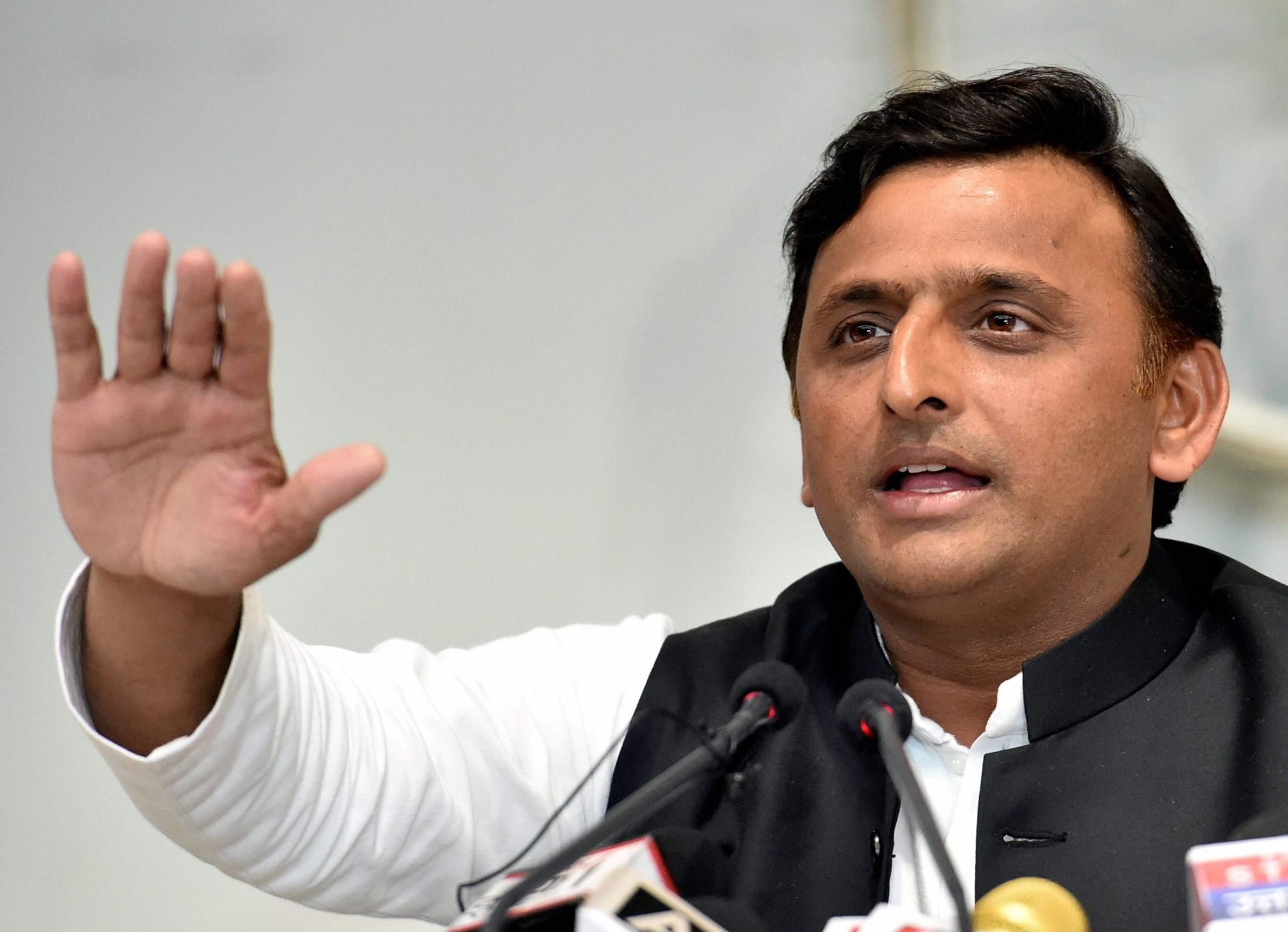 “Will Delhi Promises Be Implemented in UP?”: Akhilesh Yadav Questions BJP