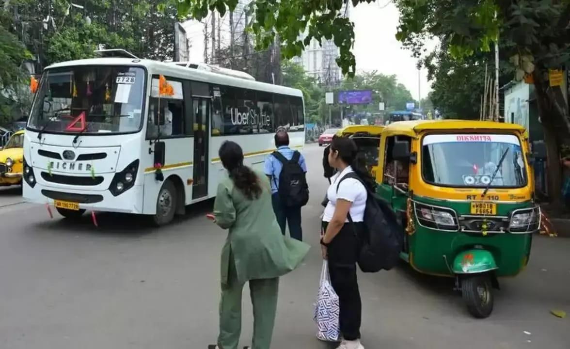 Shuttle Buses Roll Into Auto Void, Commuters Welcome Reliable Rides
