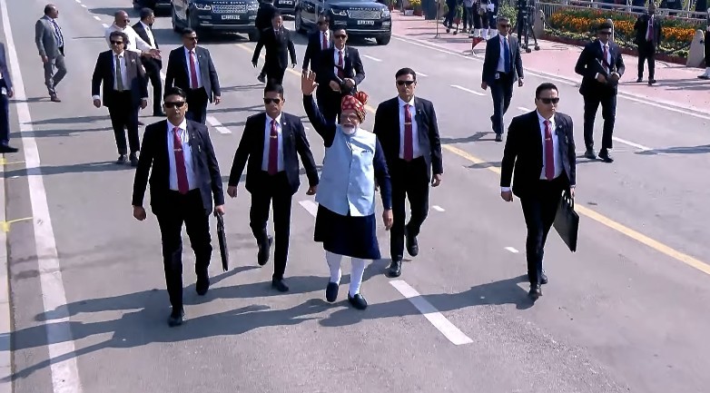 PM Modi Breaks Protocol, Walks Down Kartavya Path to Greet Citizens on Republic Day 2026