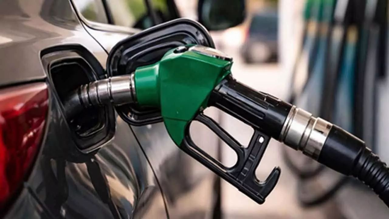 Fuel Pain Incoming? RBI Warns Gulf Conflict Could Push Up Pump Prices