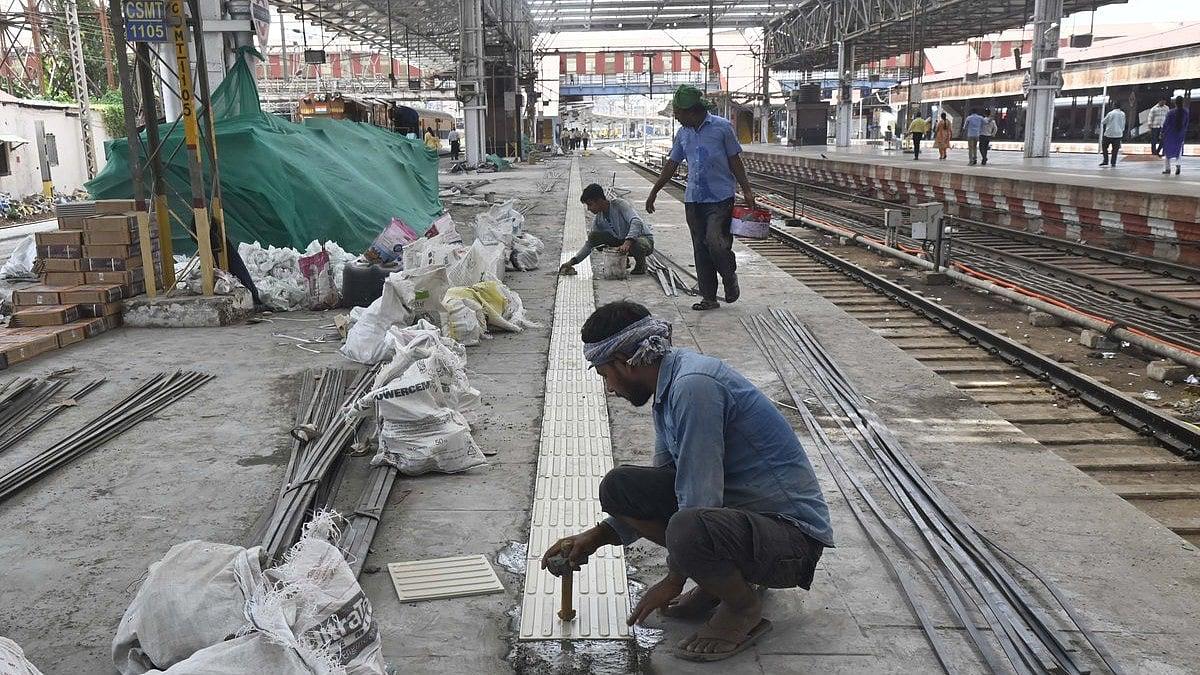 Platform Power-Up: Thane Station to Welcome 15-Coach Locals by Year-End