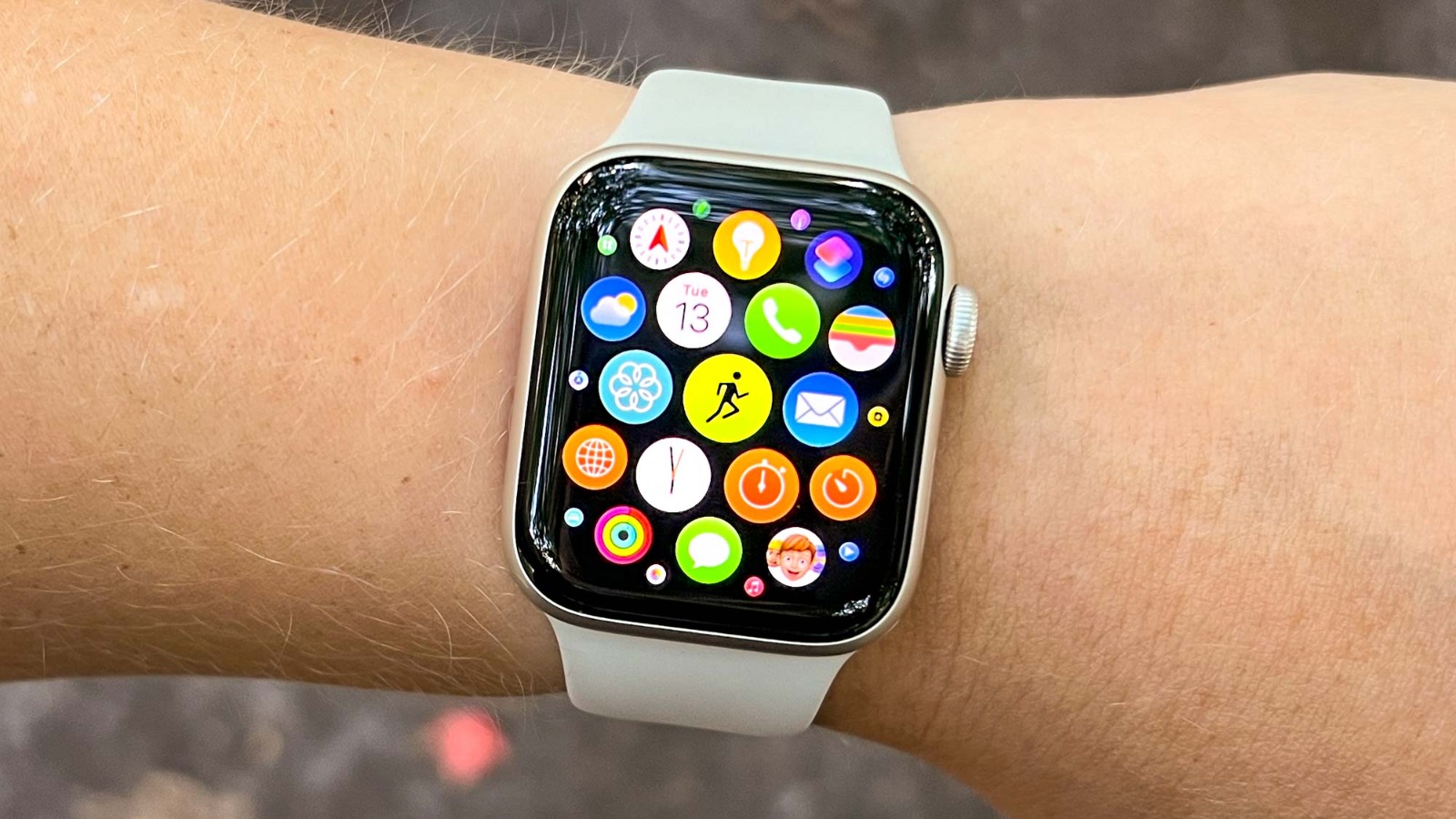 Apple Watch SE 3 Review: Premium Perks, Wallet-Friendly Price
