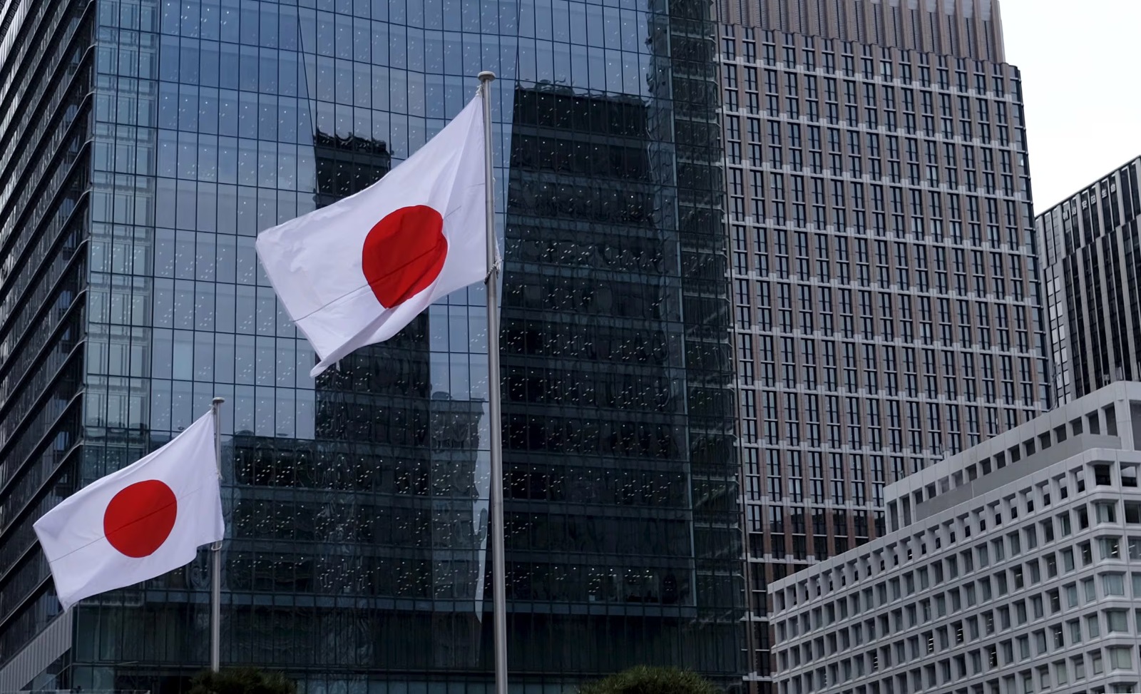 Nikkei 225 Drops 3.2% as Market Rally Cools