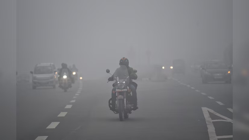 Delhi Drenched in Cold: North India Faces Chilling Temperatures and Dense Fog as Winter Deepens