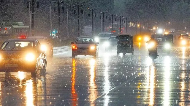 Weather Whiplash: Dust Storms, Rain, and Lightning to Sweep Delhi-NCR, Says IMD