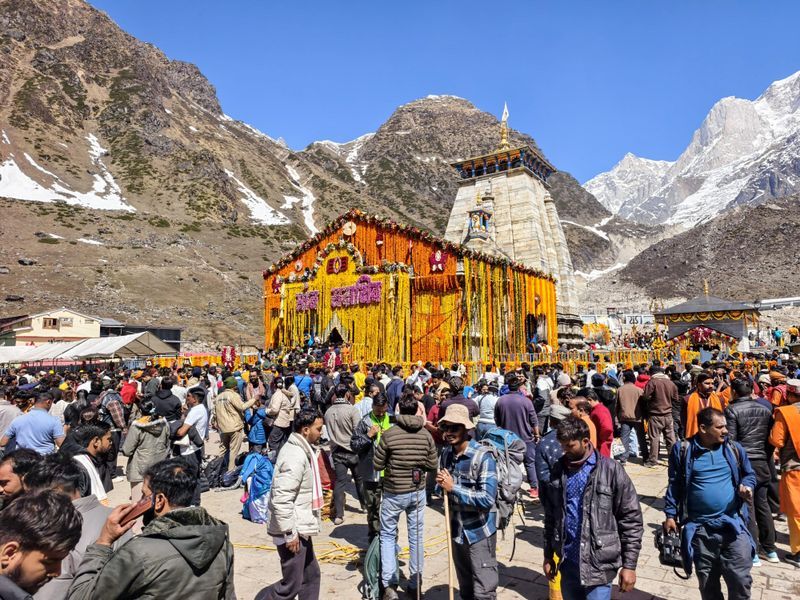 Police Warn Devotees Against Fake Helicopter Services In Char Dham Rush