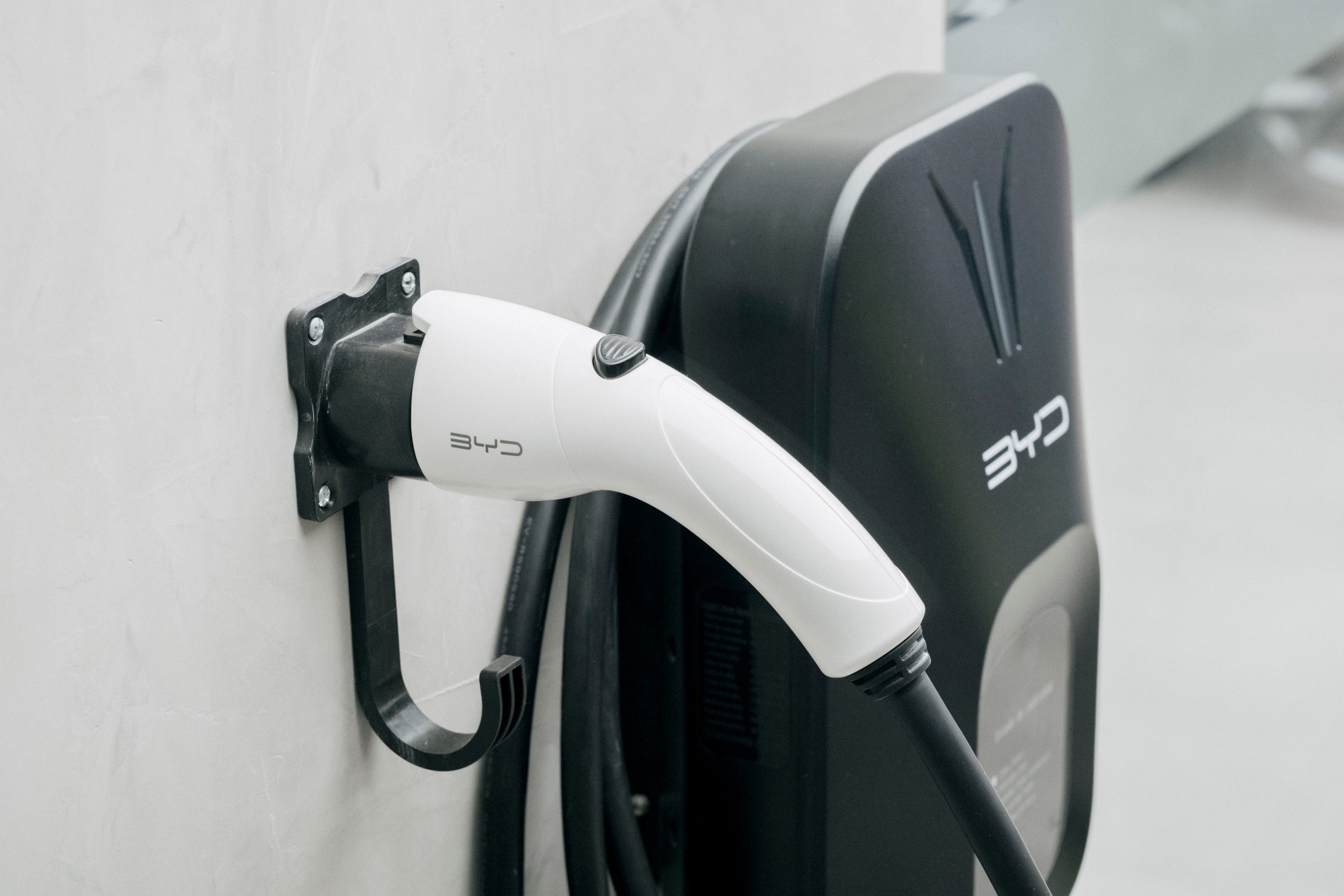 BYD's Lightning-Fast Charge Revolution: The 5-Minute Game-Changer That's Leaving Tesla in the Dust