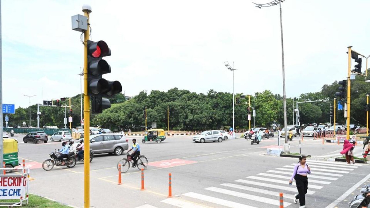 Signal Switch: Delhi's Quest for Smoother Roads