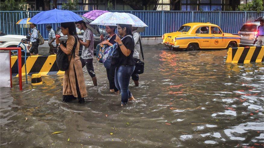 Kolkata Drenched: Heavy Rain Paralyses City Amid Pre-Durga Puja Downpour