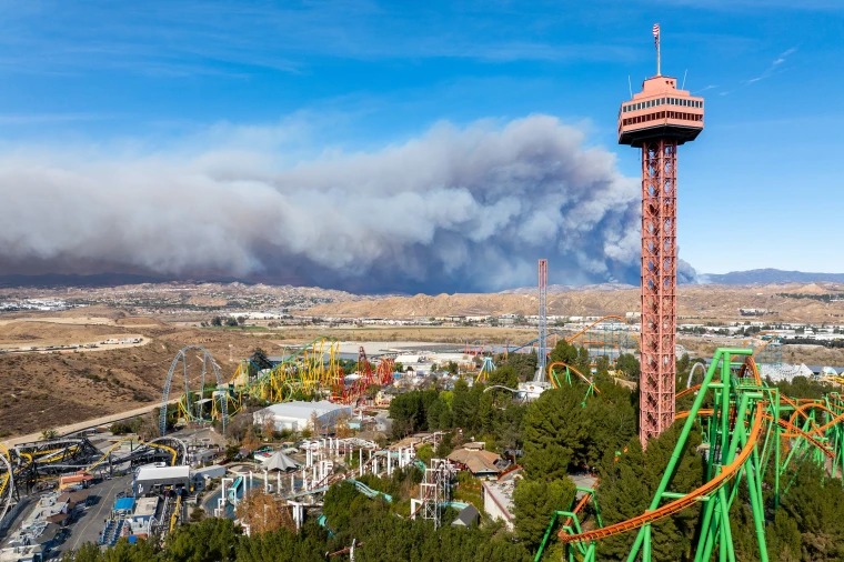 California Inferno: Hughes Fire Forces Mass Evacuations in Los Angeles County