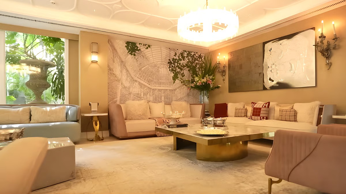 Pali Hill’s Taj Mahal: Farah Khan Showcases Manish Malhotra’s Glamorous ₹21-Crore Abode