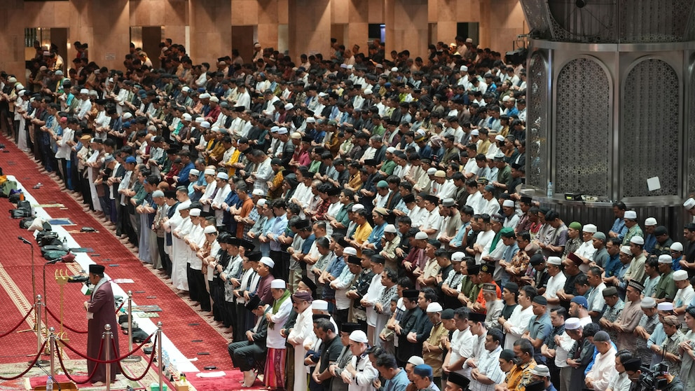 Ramadan 2025 Begins: Muslims Worldwide Embark on Spiritual Journey