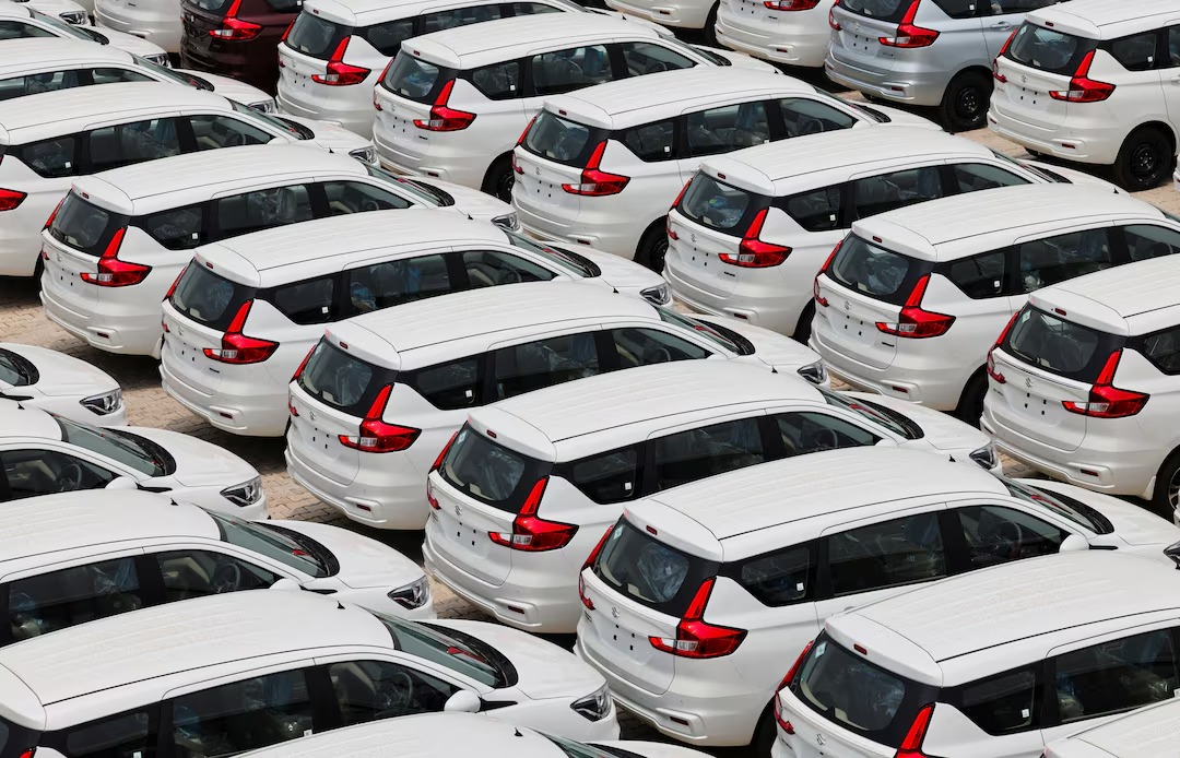 Mileage Debate Heats Up: Indian Carmakers Defend Ethanol Fuel Amid Motorist Complaints
