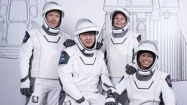 Modern Space Suits Are Struggling to Fit In—Astronauts’ Lives at Risk!