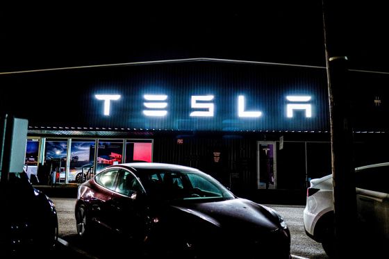 Tesla in the Driver’s Seat of Trouble: Autopilot Blamed in Deadly Crash, Ordered to Pay $329 Million