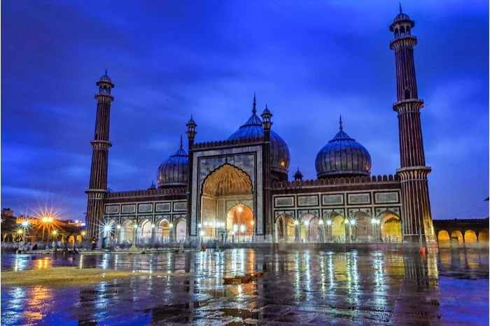 Timeless Delhi: A Nighttime Visit to the Luminous Neeli Masjid