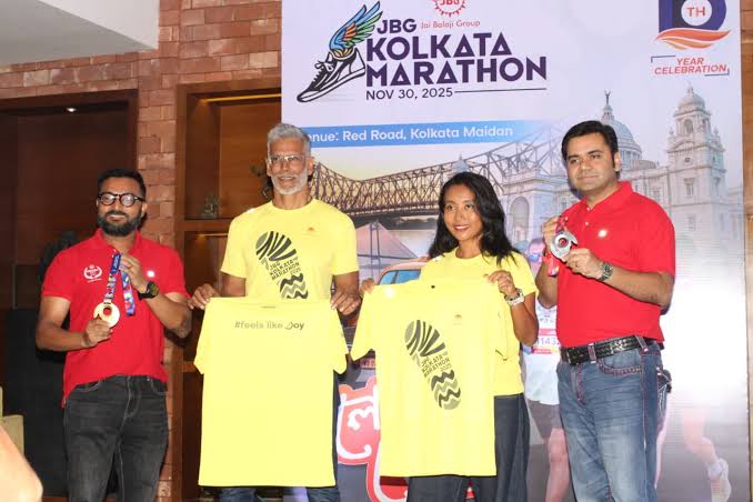 Milind Soman Flags Off Kolkata Marathon To Champion Fitness And Healthy Living