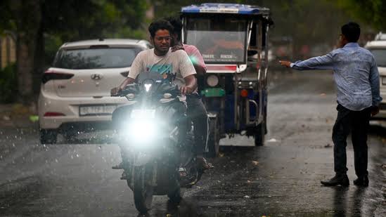 Heatwave Interrupted: Dust Storms and Gusty Winds Bring Dramatic Twist to Delhi-NCR