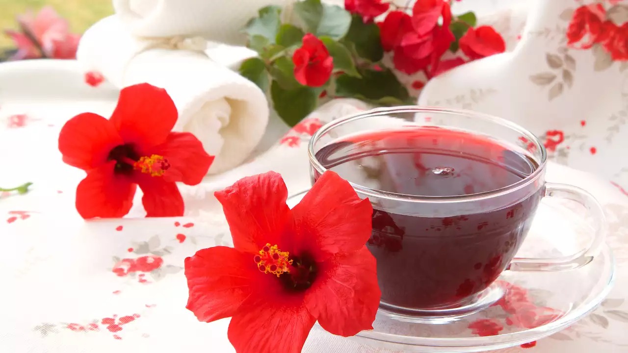 Switch to Hibiscus Tea: Unlock These Amazing Health Benefits