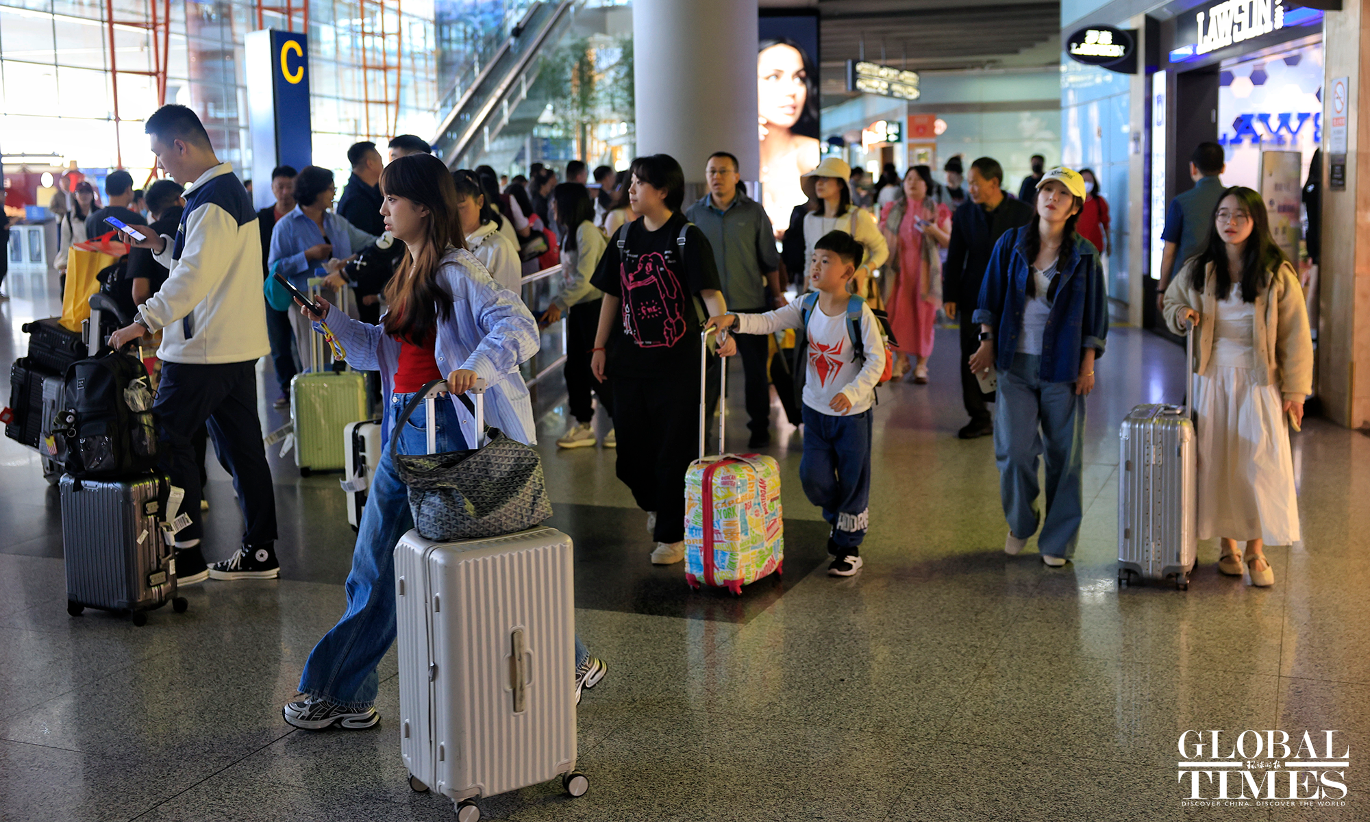 Visa-Free, Tax-Free, Carefree: Beijing Welcomes Overseas Shoppers with Open Wallets