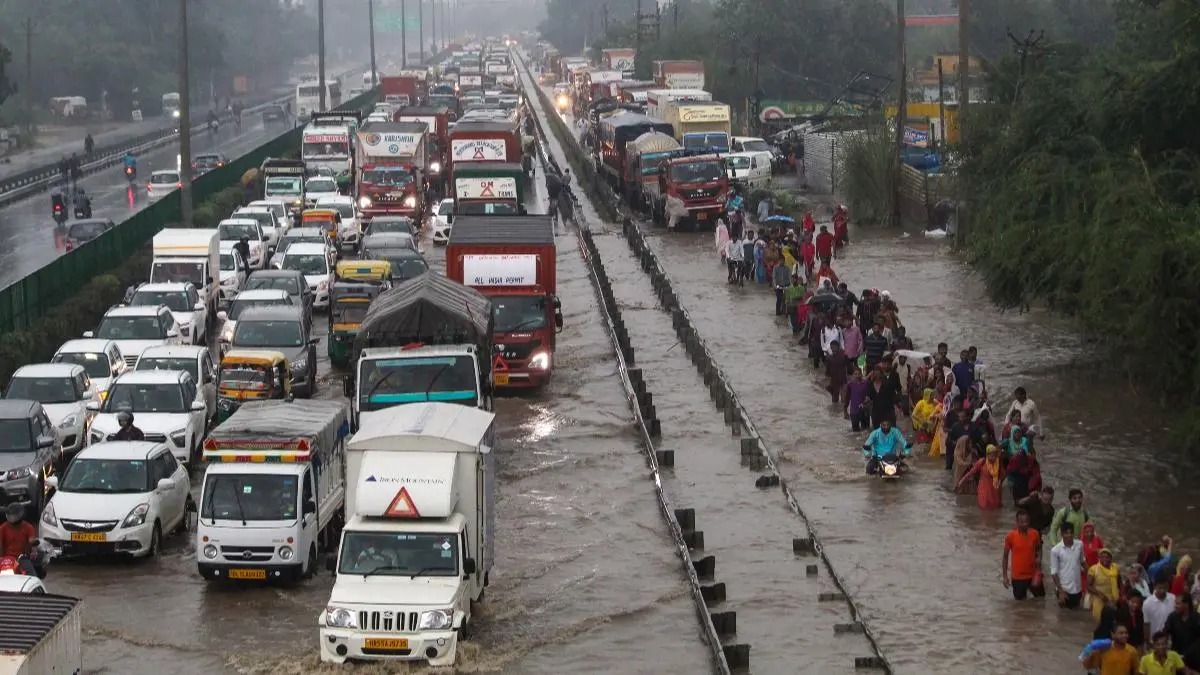 Monsoon Downpour Drenches Delhi-NCR: Showers Bring Relief from Humidity, Trigger Widespread Waterlogging