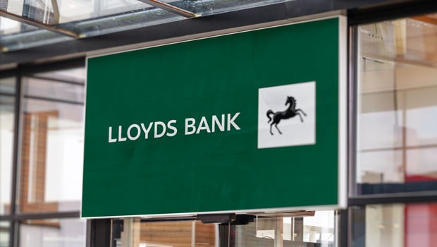 Lloyds Shifts Skilled IT Jobs from UK to India