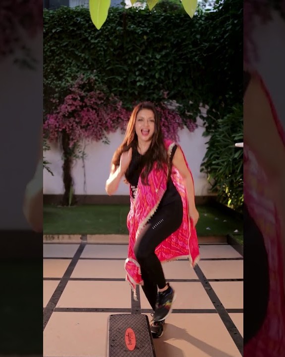 Bhagyashree’s Garba Groove Proves You Can Sweat in Style