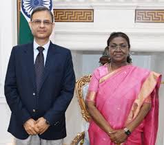 RBI Governor Sanjay Malhotra Meets President Droupadi Murmu at Rashtrapati Bhavan
