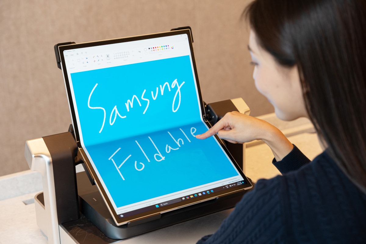 Samsung Display Redefines Innovation at CES 2025 with Stretchable Screens and Tri-Folding Displays