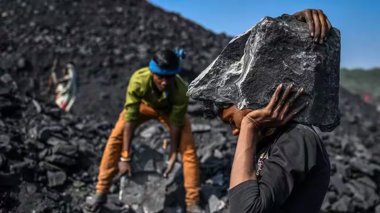India Approves First-Ever Coal Exports; Open Auction to Allow All Users Irrespective of End-Use