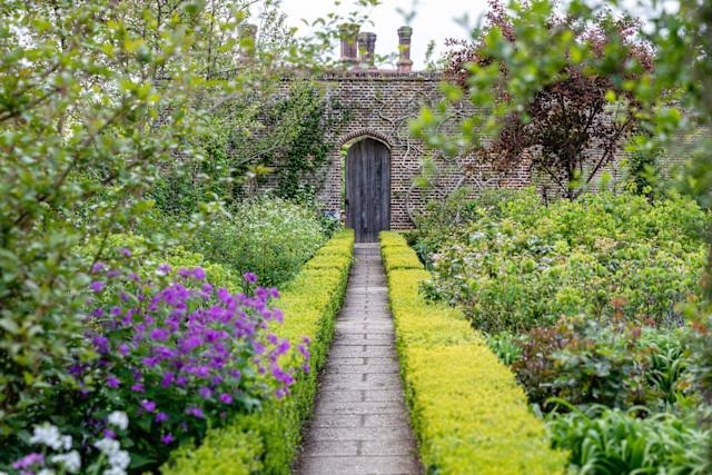 40 Breathtaking Gardens Across the Globe That Deserve a Visit