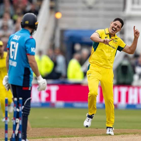 England Loses Early Wicket in Powerplay Against Australia in ODI Clash