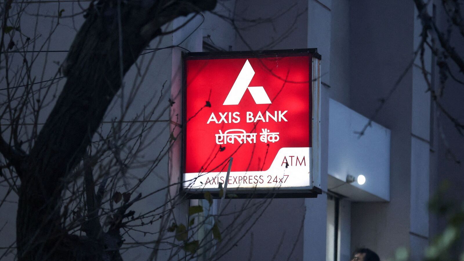 Axis Bank Eyes Foreign Deposit Growth via FCNR Scheme
