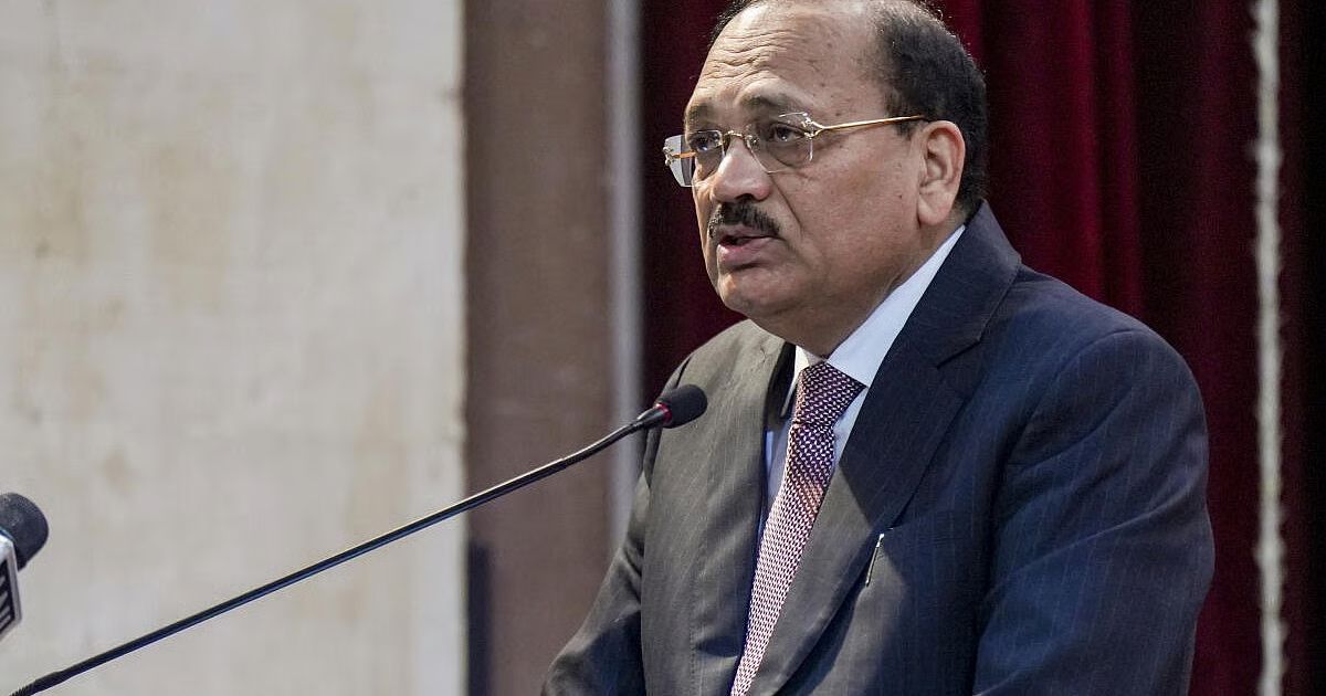 Avoid Online Popularity: CJI Surya Kant Advises Lawyers