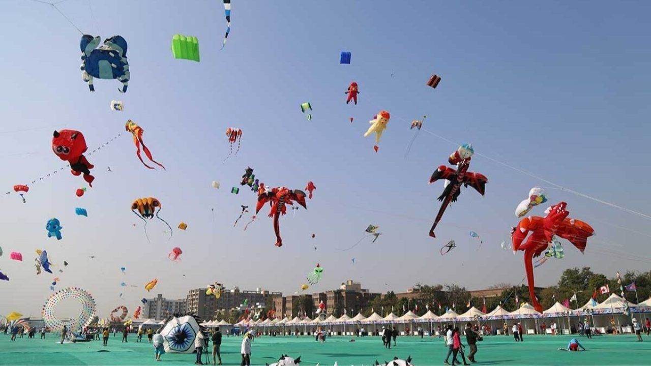 Hampi Utsav 2026 Takes Flight: Kite Festival Brings Colorful Start to Celebrations