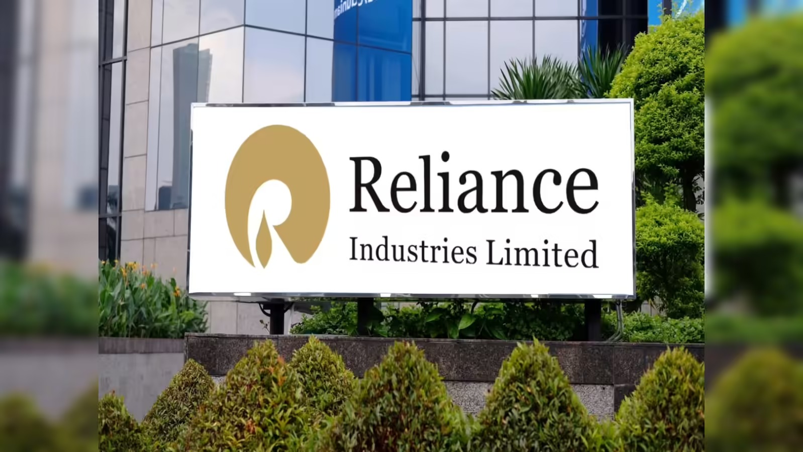 Reliance Scales Back Russian Oil Imports as India Reduces Dependence