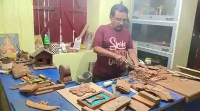 Whittling Wonders from the Wild:  PM Modi Hails Uttarakhand Artist’s Pine Bark Artistry