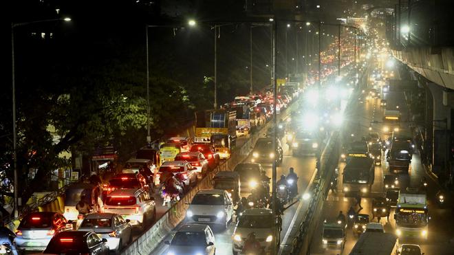Hyderabad Roads Packed as People Travel for Sankranti